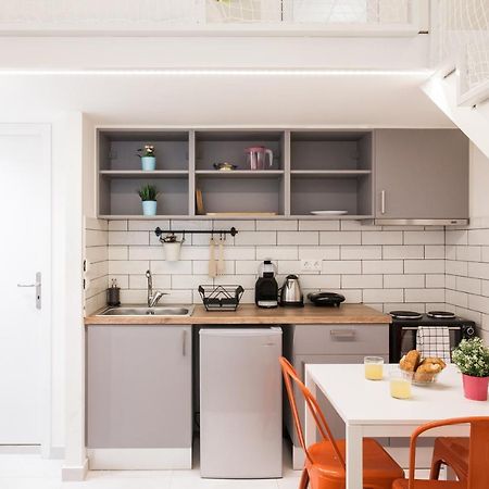 Relax In This Funky Loft Next To Metro! Athena Bagian luar foto