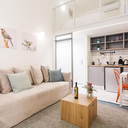 Relax In This Funky Loft Next To Metro! Athena Bagian luar foto