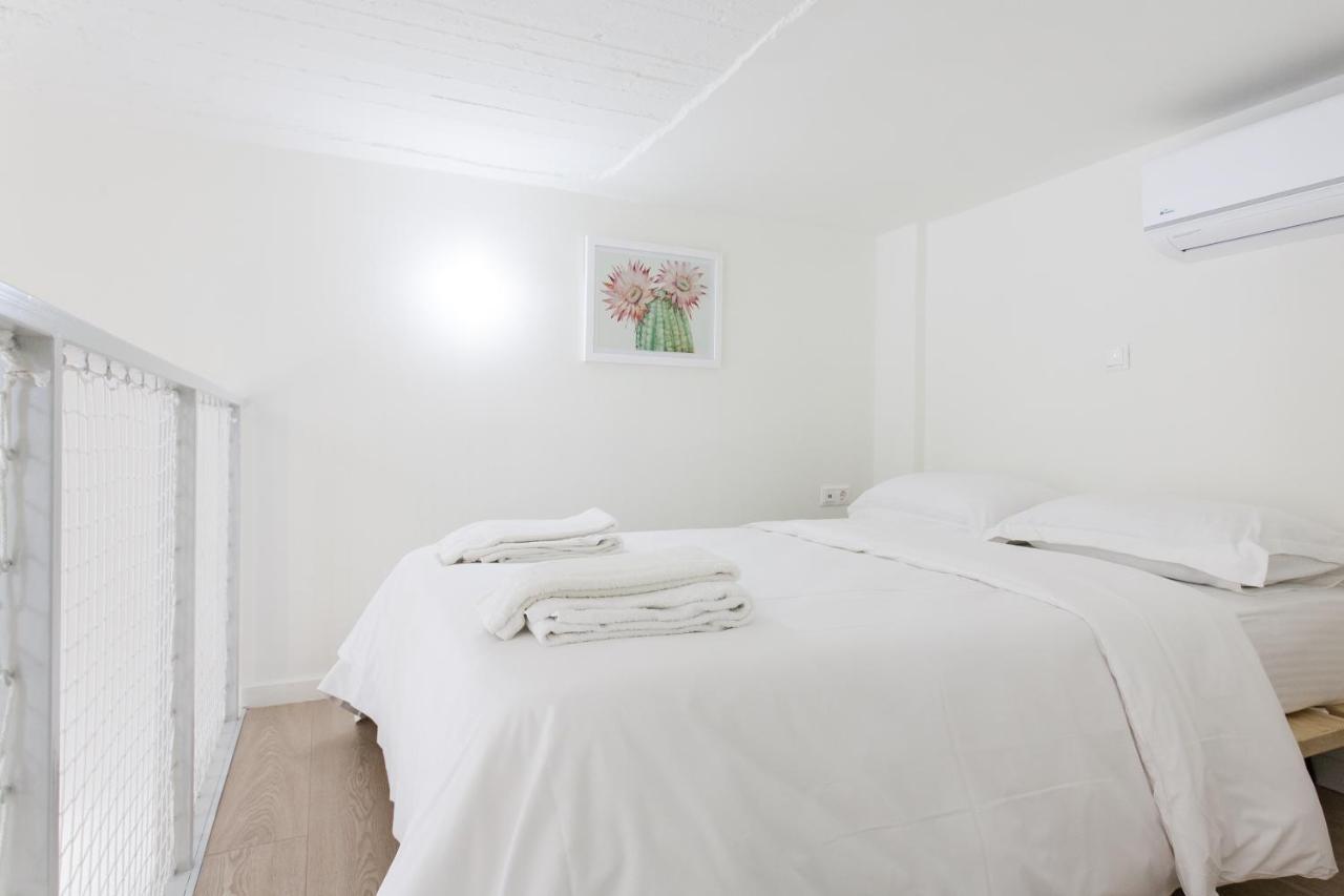 Relax In This Funky Loft Next To Metro! Athena Bagian luar foto