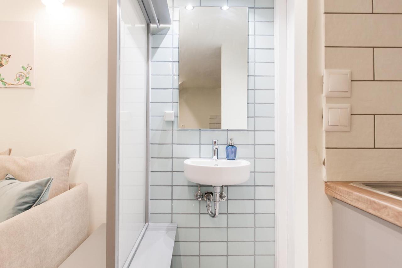 Relax In This Funky Loft Next To Metro! Athena Bagian luar foto