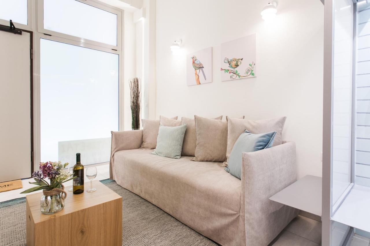Relax In This Funky Loft Next To Metro! Athena Bagian luar foto